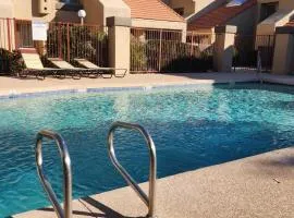 Cozy condo near MCC with pool, BBQ, covered parking