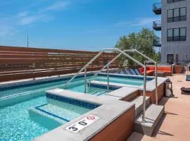 2 Br Dwntwn Apt With Hot Tub