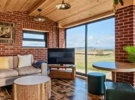 Brick Barn - Luxury Barn Conversion by River Avon