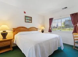 Grand Wood Suites - 1st Floor Front Side Suite 104