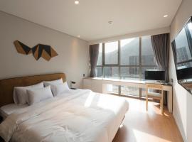 Hound Hotel Changwon Jinhae，位于昌原市的酒店