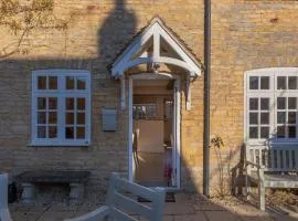 Jasmine Cottage - 2 Bedroom in Heart of Bourton!