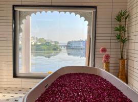 Natural Lake View Hotel，位于乌代浦的酒店