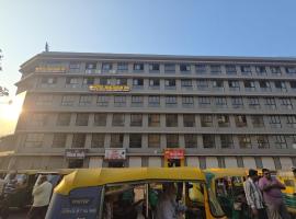 Hotel Shaligram Inn，位于艾哈迈达巴德的酒店