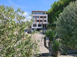 夹竹桃酒店 - 夹竹桃度假村，位于斯楚雅的酒店