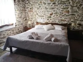 Effrosini Stonehouse center Portaria