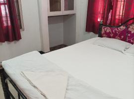 Mini Home AC Queen，位于古瓦哈提的酒店