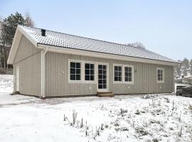3 Bedroom Amazing Home In Motala，位于穆塔拉的酒店