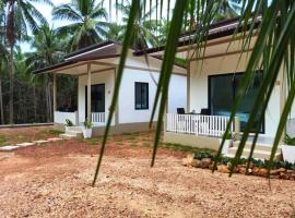 The Secret Garden Homestay Koh Yao Yai，位于Ban Lo Pla Lai (1)的酒店