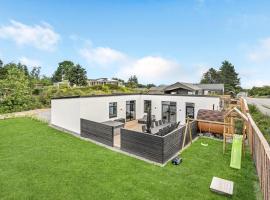 Beautiful Home In Ebeltoft With Sauna，位于埃贝尔托夫特的酒店