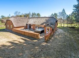 Cozy Home In Ulfborg With Sauna，位于乌尔夫堡的酒店