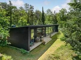 Beautiful Home In Fårevejle With Wifi