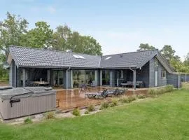 Nice Home In Nexø With Wifi