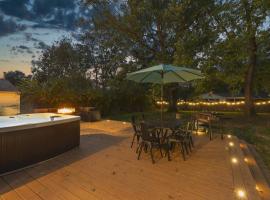 The Luxe Hot Tub10 Min Keenland12 Min Downtown，位于列克星敦的酒店