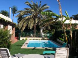 CHALET en la PLAYA CON PISCINA，位于马贝拉的酒店