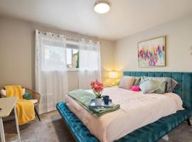 Vibrant 2bed Condo - Stroll to SEA Space Needle