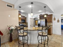 Serenity Awaits 3BR-2BA Tierra Del Este，位于埃尔帕索的酒店