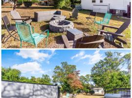 Chill Retreat, hot tub, large private yard，位于威尔明顿的酒店