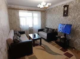 Guest house with local family，位于纳希切万的酒店