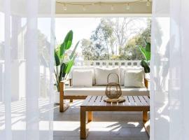 Bright & Cosy 2 Bed, 2 Bath Apartment, With Pool，位于堤维德岬的酒店