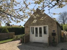 Cherry Tree Cottage in idyllic Cotswold village