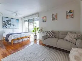 St Kilda Studio Apartment walking distance to the beach