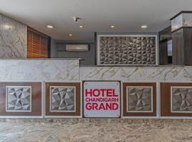 Hotel Chandigarh Grand and Banquet，位于Manī Mājra的酒店