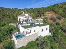 Villa Trompetilla Montes de malaga with Yoga studio and Spa