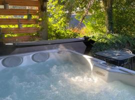 Les GITE st Nicolas La campagne a 5 min de la mer!，位于Camlez的酒店