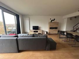 Duplex appartement, Burcht，位于Zwijndrecht的酒店