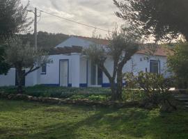 Casa do Monte T2 - Esperança，位于阿龙希什的酒店