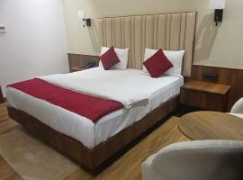 the heerapark hotel gadarwara，位于Gādarwāra的酒店