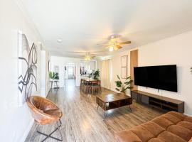 Contemporary 4BR Haven in LA -ROGUC，位于洛杉矶的酒店