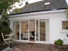 Frog Palace - Secure Parking-Outside Area-Topsham-Exeter-Beach-Chiefs-WiFi