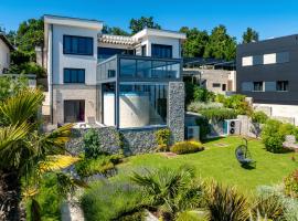 Villa Atalanta with heated pool near the beach，位于奥帕提亚的酒店