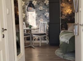 Mysig 1a med Minispa 20 min från Kinnekulle - minst 2 nätter，位于约特讷的酒店