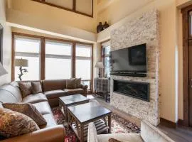 Exquisite Zephyr Mountain Lodge condo with 2 king en suite's condo