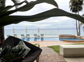BEACH GETAWAY! Luxury Beachfront Condo in Punta de Mita!，位于蓬塔米塔的酒店