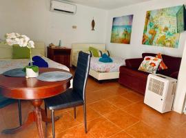 Ventana Va101 at Arecibo 681 Ocean Drive，位于阿雷西博的酒店