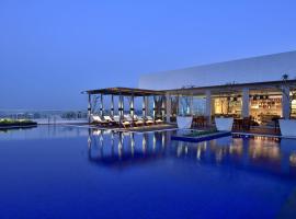 Marriott Executive Apartments Hyderabad，位于海得拉巴的酒店