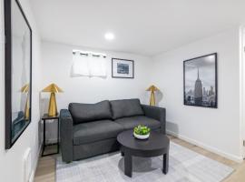 Pelham Haven Suite in New York，位于Pelham的酒店