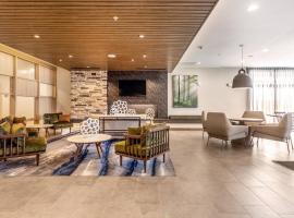 Fairfield Inn & Suites Dallas Arlington South，位于阿林顿的酒店