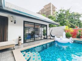 Luxury Pool Villa Pattaya Center C8 - 4 Bedroom，位于南芭堤雅的酒店