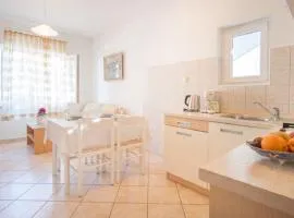 Apartment and Rooms Luka