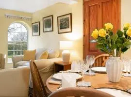 Woodcutter's Cottage - Peaceful Country Retreat!