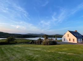 Seafront house with own private pier in Gunpoint, Schull, West Cork，位于Seafort的酒店
