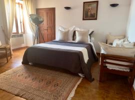 Location de vacances, 3 chambres, Canari，位于Canari的酒店
