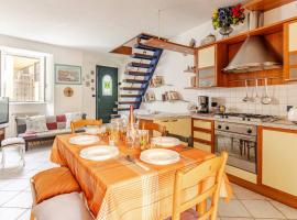 LE SOLEIL DOREE' MAISON Wi-Fi VACATIONS LERICI 5 TERRE，位于Pitelli的酒店