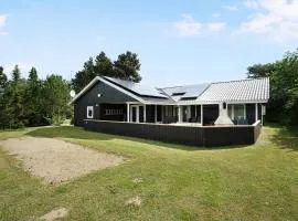 Stunning Home In Ebeltoft With Sauna, Swimming Pool And Wifi