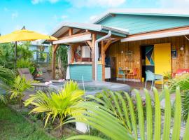 Bungalows Ti Lodge Martinique - près de la plage avec jacuzzi privé，位于圣吕斯的酒店